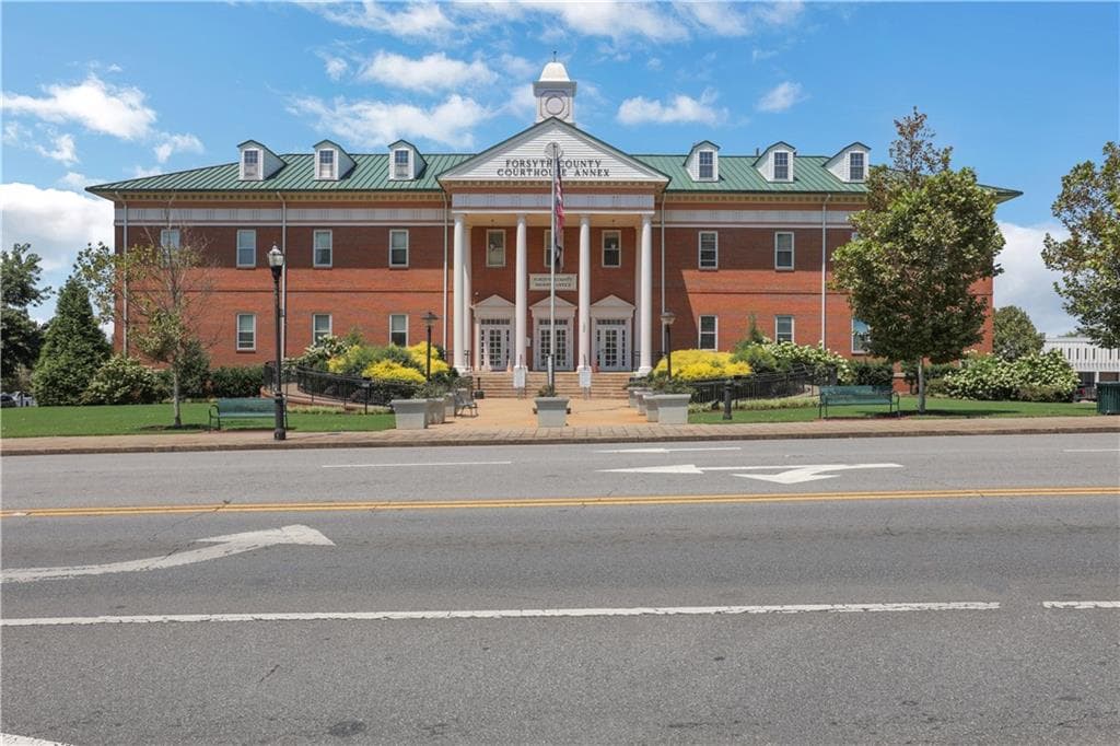 5 bedroom, 5 bathroom, 3,579 sq ft single family residence for sale at 2150 Sai Drive, Cumming, GA 30041 — photo 9