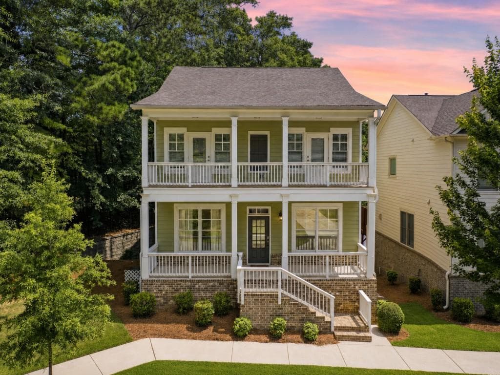 3 bedroom, 4 bathroom, 2,983 sq ft single family residence sold at 3907 Suwanee Manor Drive, Suwanee, GA 30024