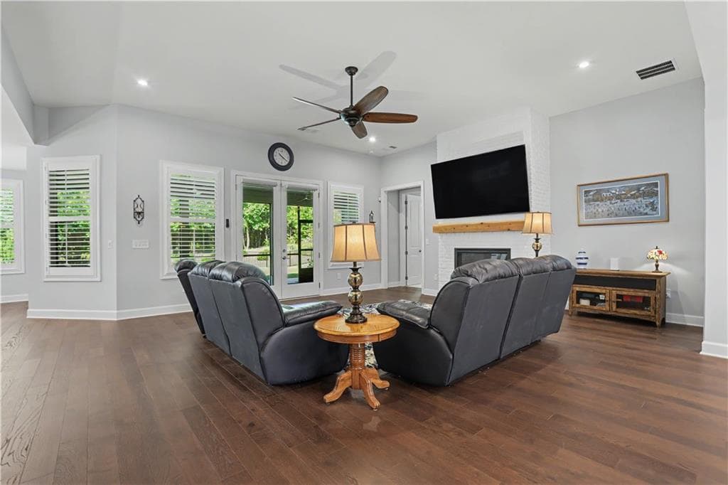 3 bedroom, 4 bathroom, 2,754 sq ft single family residence for sale at 286 Chatuge Drive, Hoschton, GA 30548 — photo 10