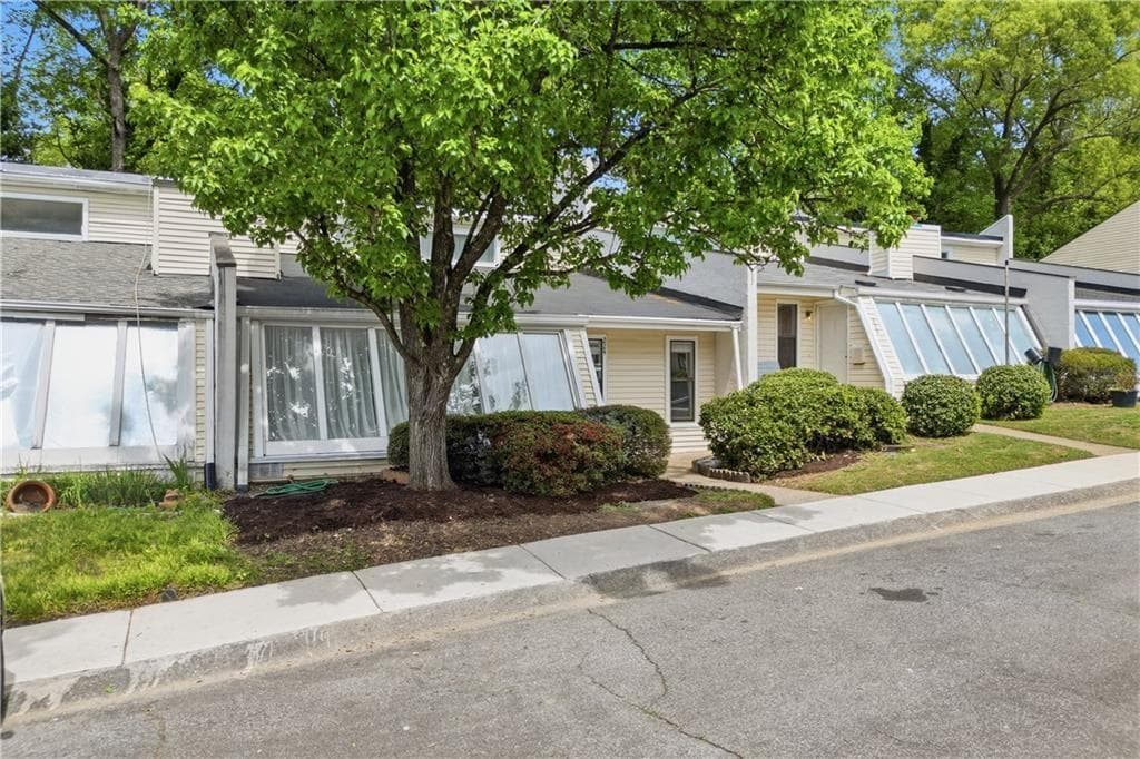 3 bedroom, 2 bathroom, 1,490 sq ft condominium for rent at 224 Goshen Lane, Woodstock, GA 30188 for $2,000 a month — photo 1 of 7