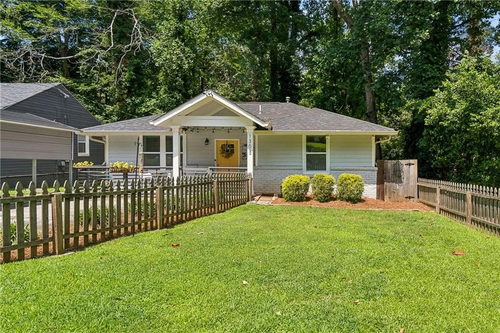 3 bedroom, 2 bathroom, 1,238 sq ft single family residence for sale at 1303 Elizabeth Avenue, Atlanta, GA 30310 — photo 1 of 25