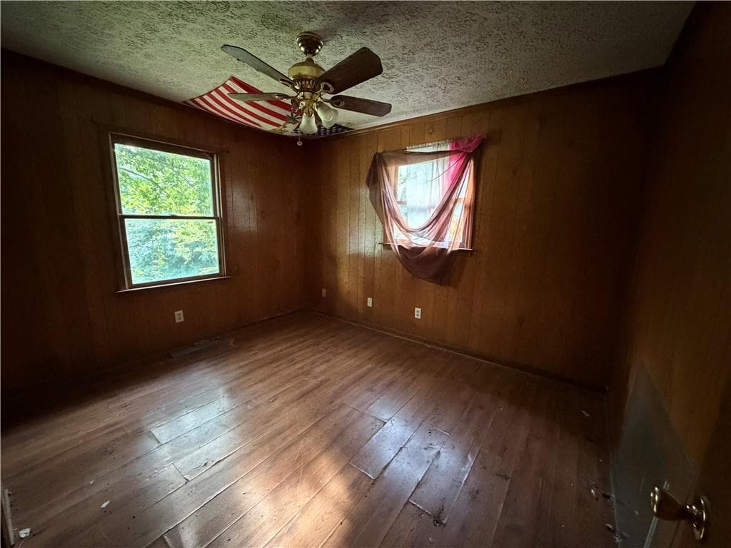 3 bedroom, 1 bathroom, 1,075 sq ft single family residence under contract at 1018 Scott Brown Road, Fairmount, GA 30139 — photo 4