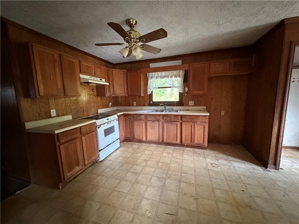 3 bedroom, 1 bathroom, 1,075 sq ft single family residence under contract at 1018 Scott Brown Road, Fairmount, GA 30139 — photo 7