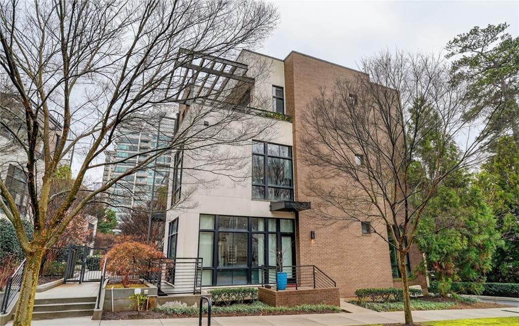 3 bedroom, 4 bathroom, 3,945 sq ft townhouse for rent at 721 Longleaf Drive 1, Atlanta, GA 30342 for $9,150 a month — photo 2