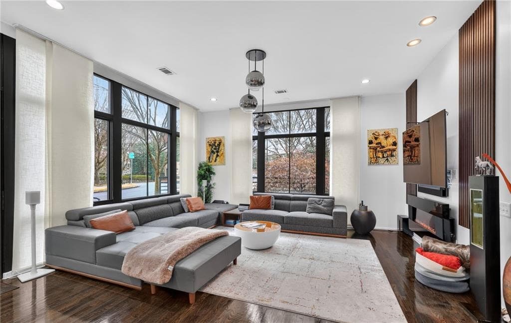 3 bedroom, 4 bathroom, 3,945 sq ft townhouse for rent at 721 Longleaf Drive 1, Atlanta, GA 30342 for $9,150 a month — photo 9