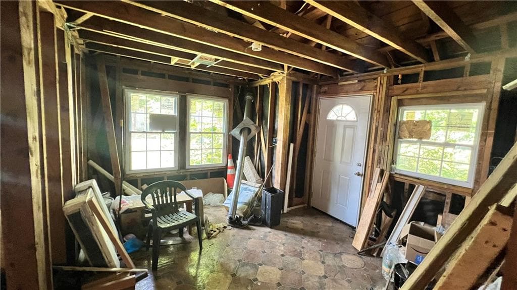 4 bedroom, 2 bathroom, 1,800 sq ft single family residence under contract at 1241 Lyle Avenue, East Point, GA 30344 — photo 4