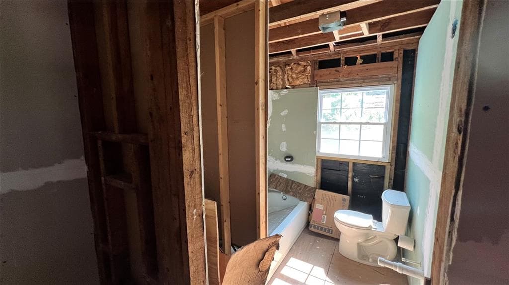 4 bedroom, 2 bathroom, 1,800 sq ft single family residence under contract at 1241 Lyle Avenue, East Point, GA 30344 — photo 5