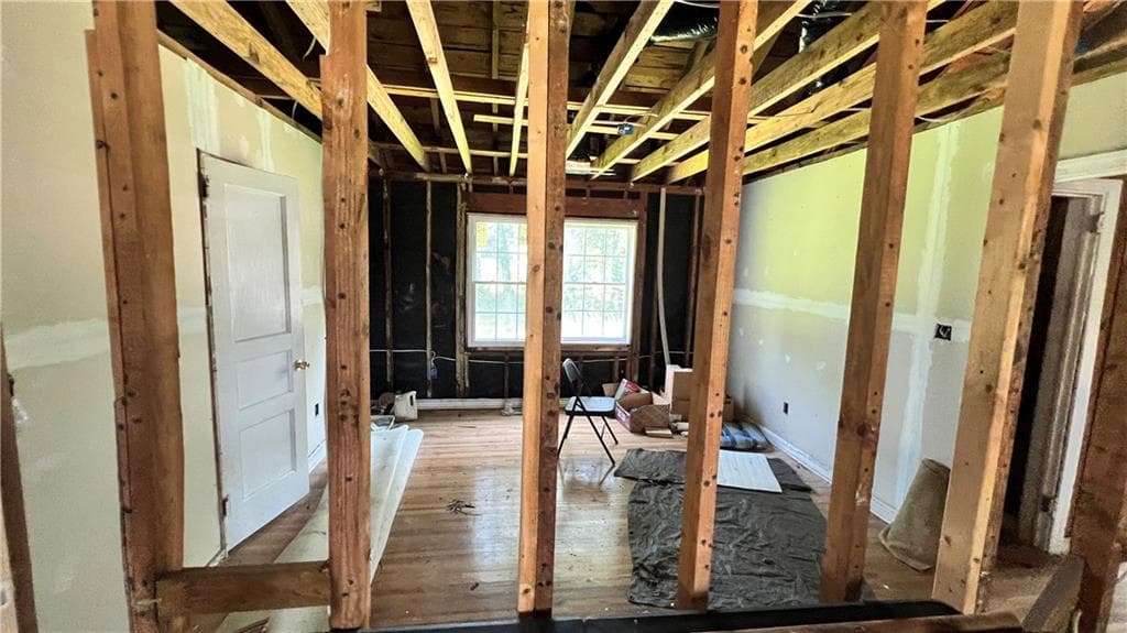 4 bedroom, 2 bathroom, 1,800 sq ft single family residence under contract at 1241 Lyle Avenue, East Point, GA 30344 — photo 6