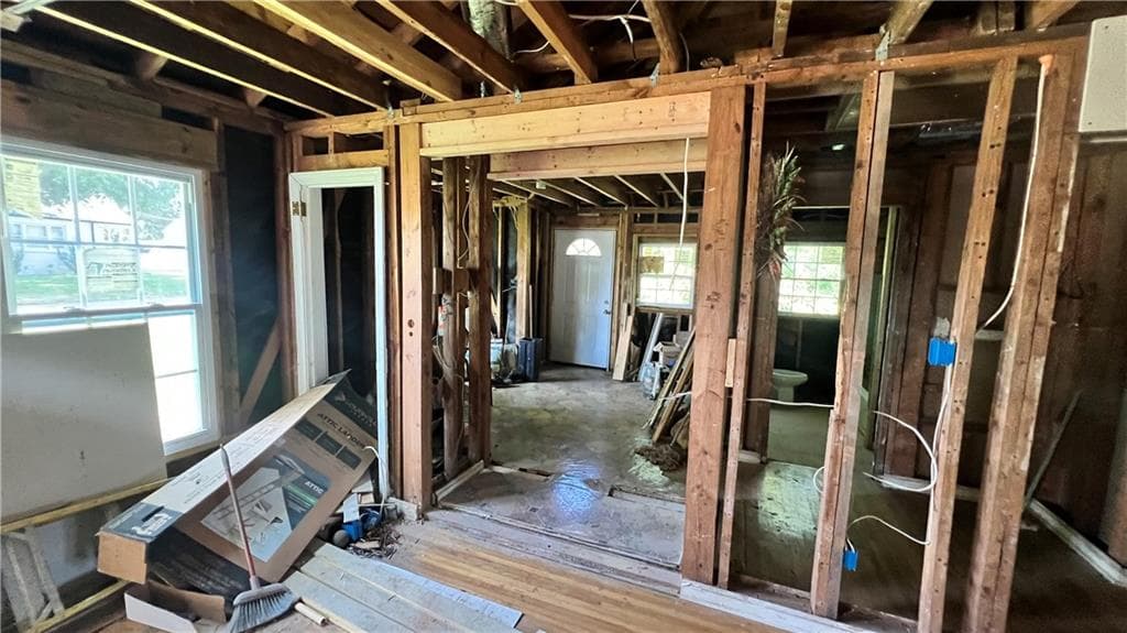 4 bedroom, 2 bathroom, 1,800 sq ft single family residence under contract at 1241 Lyle Avenue, East Point, GA 30344 — photo 7