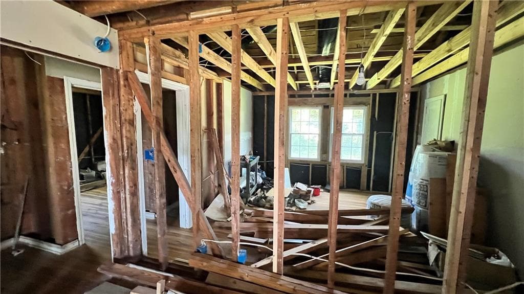 4 bedroom, 2 bathroom, 1,800 sq ft single family residence under contract at 1241 Lyle Avenue, East Point, GA 30344 — photo 8