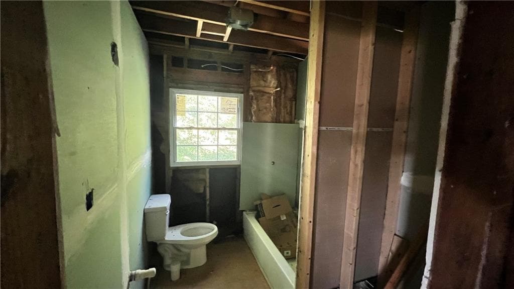 4 bedroom, 2 bathroom, 1,800 sq ft single family residence under contract at 1241 Lyle Avenue, East Point, GA 30344 — photo 10