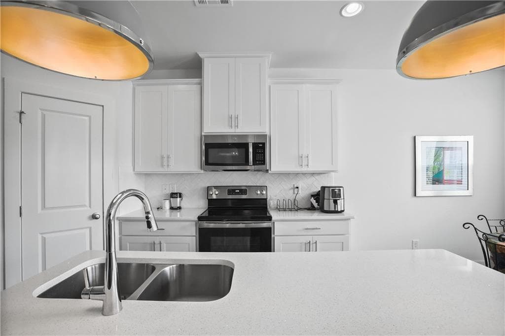 3 bedroom, 3 bathroom, 1,932 sq ft townhouse for rent at 7637 Avalon Boulevard, Fairburn, GA 30213 for $2,400 a month — photo 4