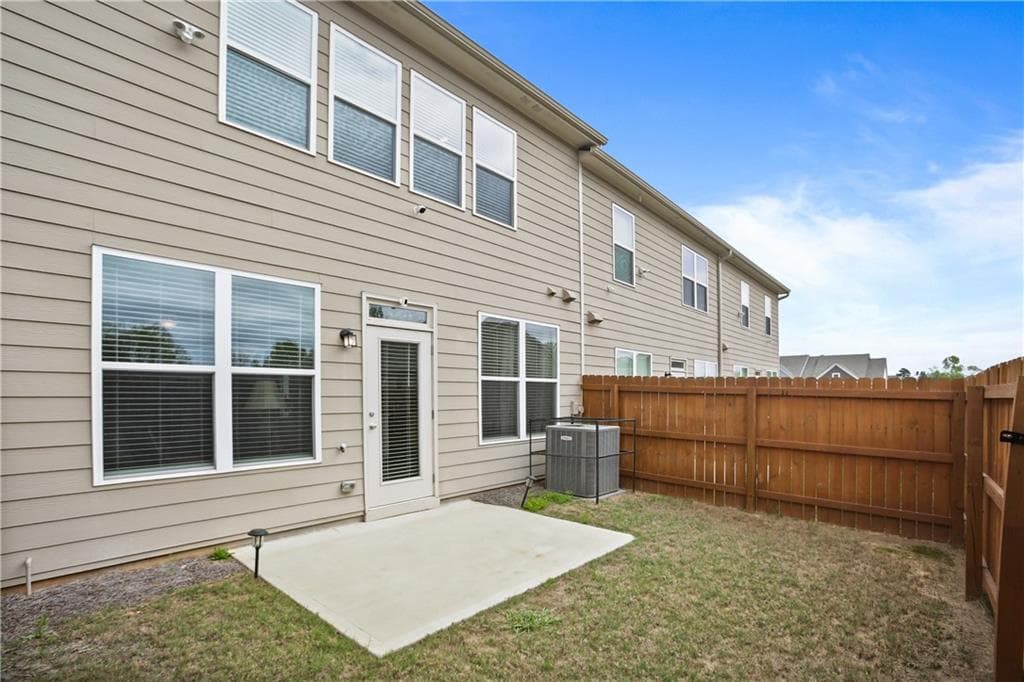 3 bedroom, 3 bathroom, 1,932 sq ft townhouse for rent at 7637 Avalon Boulevard, Fairburn, GA 30213 for $2,400 a month — photo 6