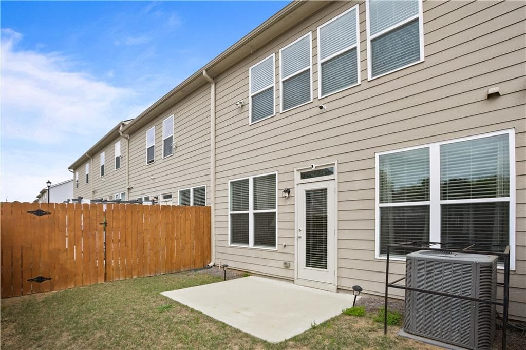 3 bedroom, 3 bathroom, 1,932 sq ft townhouse for rent at 7637 Avalon Boulevard, Fairburn, GA 30213 for $2,400 a month — photo 7