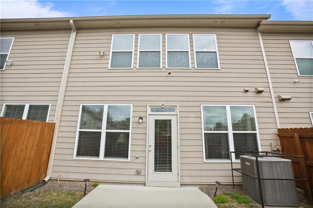 3 bedroom, 3 bathroom, 1,932 sq ft townhouse for rent at 7637 Avalon Boulevard, Fairburn, GA 30213 for $2,400 a month — photo 8