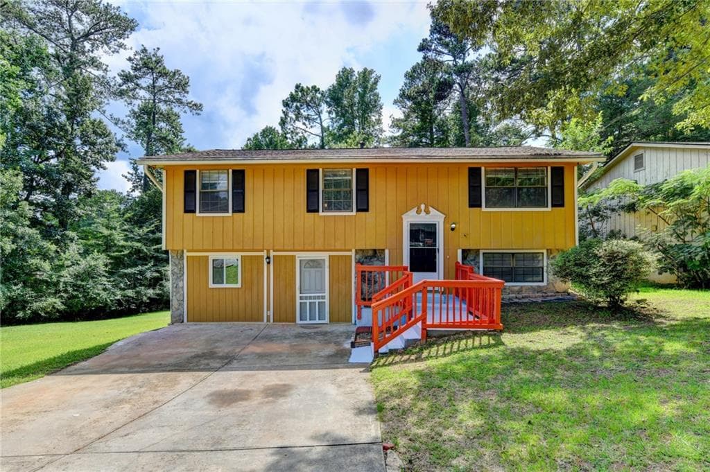 6 bedroom, 4 bathroom, 2,892 sq ft single family residence for sale at 2484 Rhoanoke Drive, Duluth, GA 30096 — photo 2