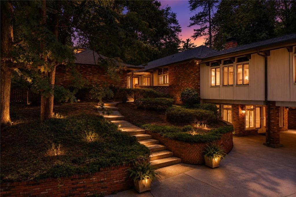 6 bedroom, 7 bathroom, 6,488 sq ft single family residence for sale at 1403 Springdale Road, Gainesville, GA 30501 — photo 6