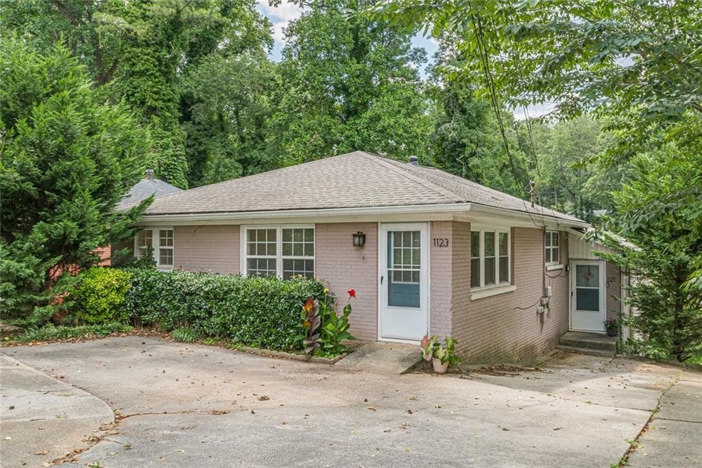 duplex sold at 1121 Glendale Drive, East Point, GA 30344