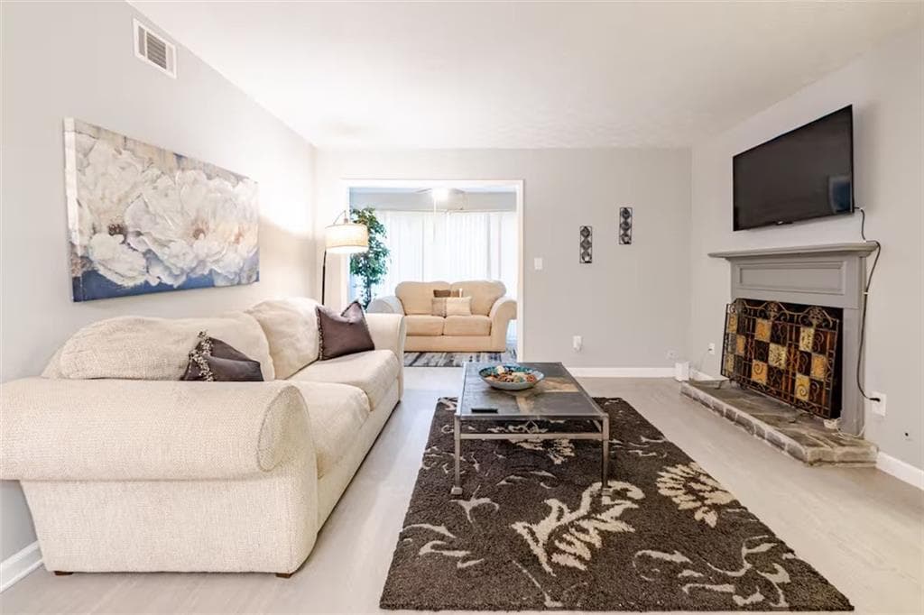 2 bedroom, 1 bathroom, 1,118 sq ft condominium for sale at 1312 Brockett Place, Clarkston, GA 30021 — photo 2