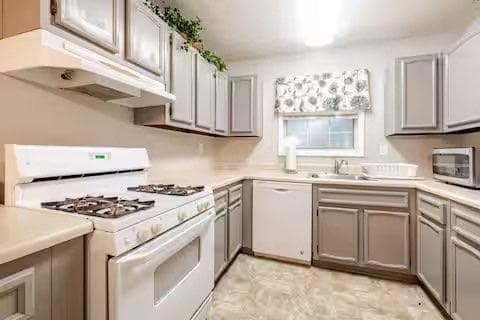 2 bedroom, 1 bathroom, 1,118 sq ft condominium for sale at 1312 Brockett Place, Clarkston, GA 30021 — photo 4