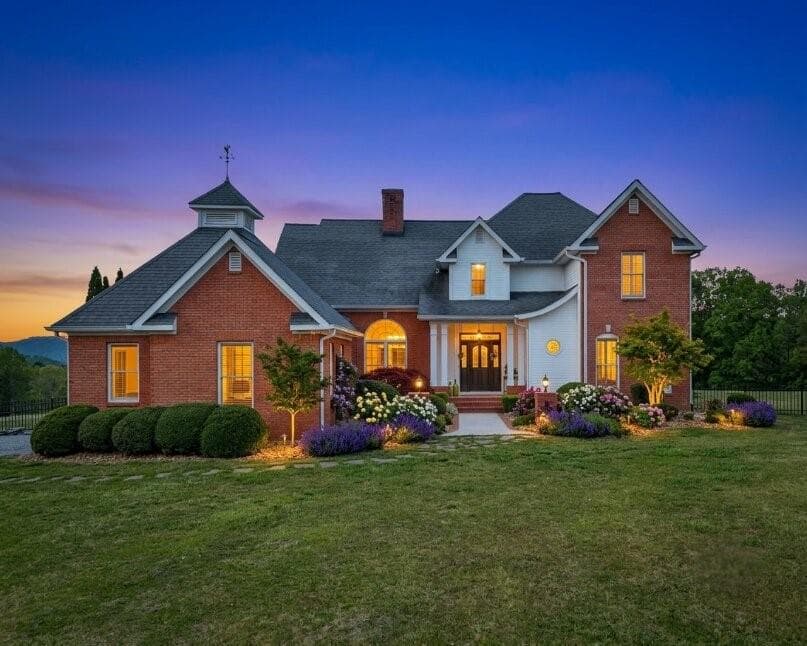 3 bedroom, 3 bathroom, 2,911 sq ft single family residence for sale at 139 Harris Lane, La Fayette, GA 30728