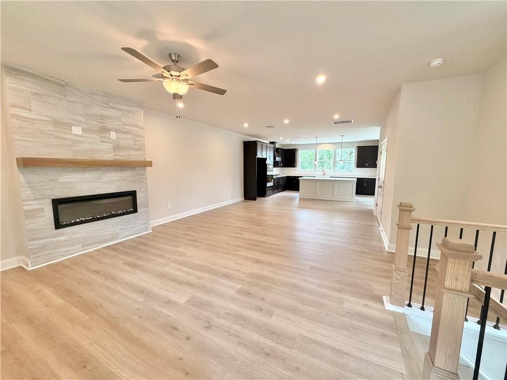4 bedroom, 4 bathroom, 2,421 sq ft townhouse for sale at 368 Sunset Hollow Street, Sugar Hill, GA 30518 — photo 4