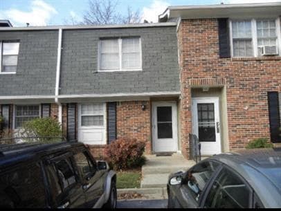 2 bedroom, 2 bathroom, 1,048 sq ft townhouse for sale at 2040 Kings Gate Circle B, Snellville, GA 30078