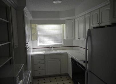 2 bedroom, 2 bathroom, 1,048 sq ft townhouse for sale at 2040 Kings Gate Circle B, Snellville, GA 30078 — photo 2