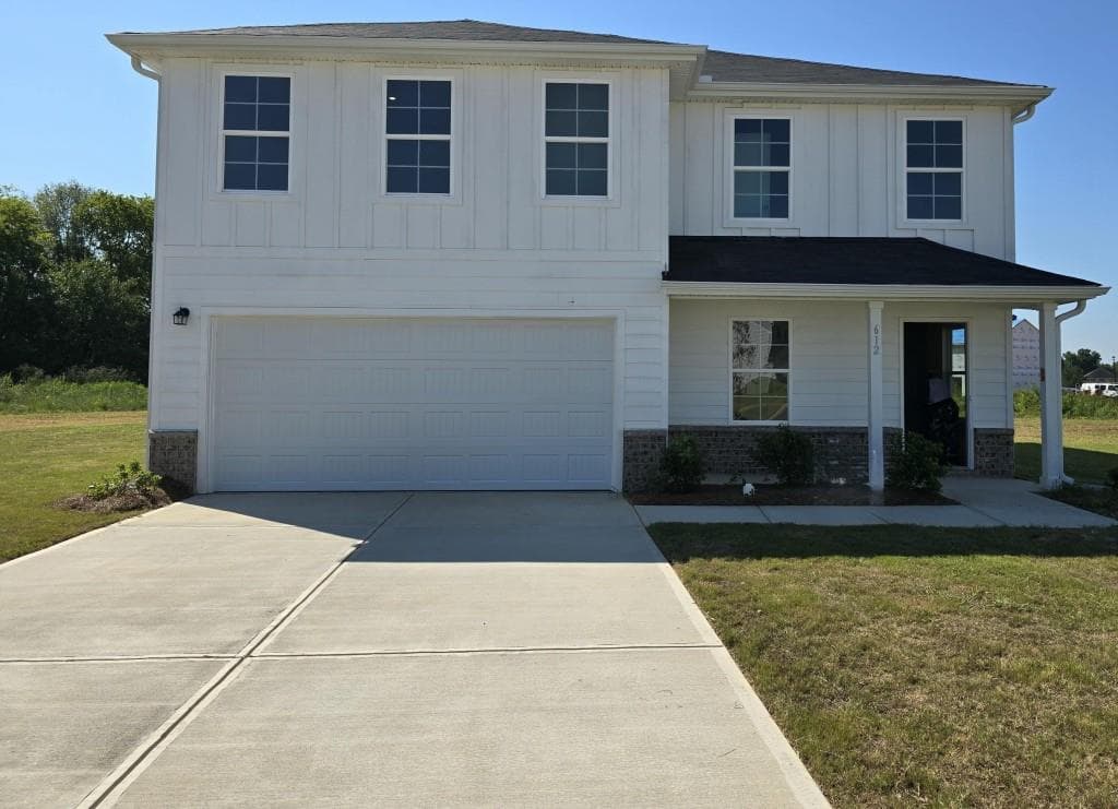 5 bedroom, 3 bathroom, 2,376 sq ft single family residence for sale at 612 Leisure Pointe Road, Macon, GA 31216