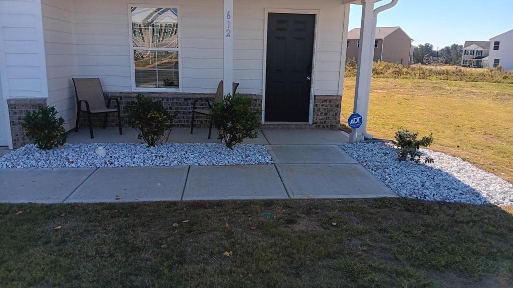 5 bedroom, 3 bathroom, 2,376 sq ft single family residence for sale at 612 Leisure Pointe Road, Macon, GA 31216 — photo 3