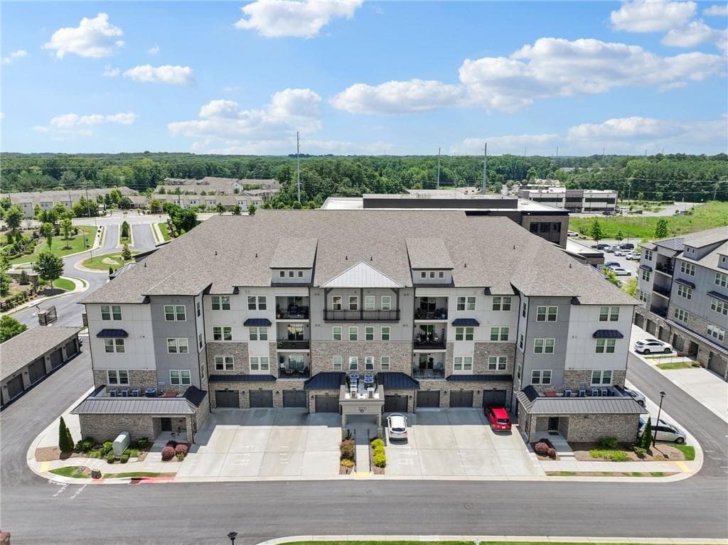 3 bedroom, 2 bathroom, 1,896 sq ft condominium for sale at 3211 Orwell Way 4303, Cumming, GA 30041 — photo 2