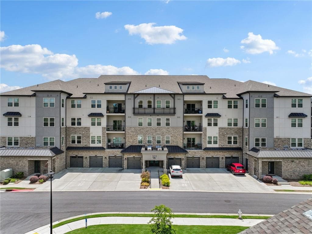 3 bedroom, 2 bathroom, 1,896 sq ft condominium for sale at 3211 Orwell Way 4303, Cumming, GA 30041 — photo 4