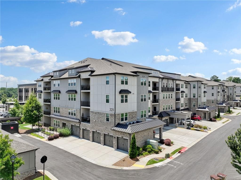 3 bedroom, 2 bathroom, 1,896 sq ft condominium for sale at 3211 Orwell Way 4303, Cumming, GA 30041 — photo 5