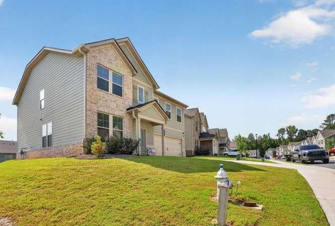 4 bedroom, 3 bathroom, 2,662 sq ft single family residence for sale at 4005 Diane Lane, Fayetteville, GA 30214 — photo 2