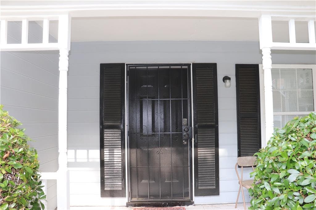 3 bedroom, 3 bathroom, 2,004 sq ft single family residence for sale at 419 Thomas Jefferson Drive, Stone Mountain, GA 30083 — photo 3