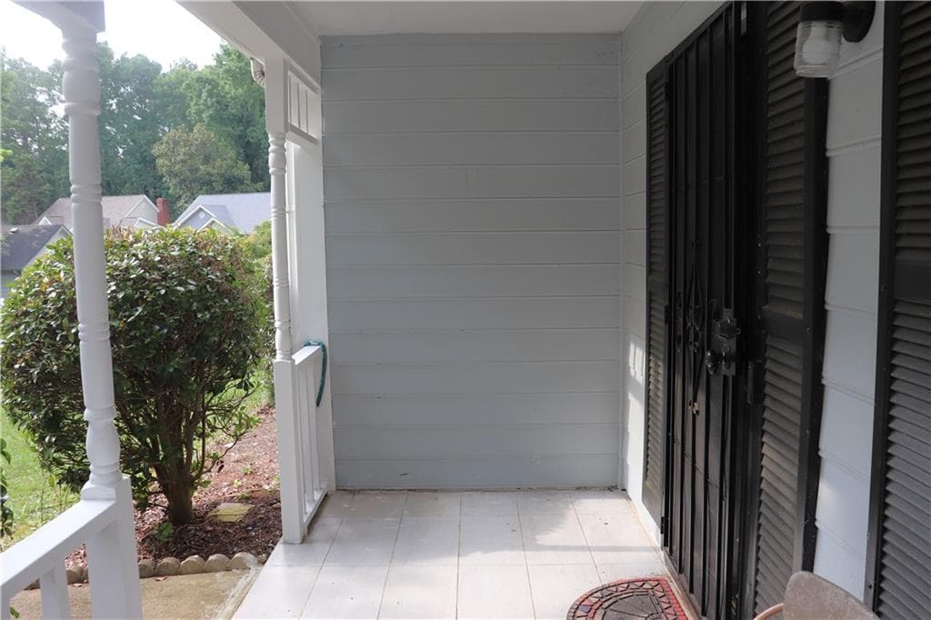 3 bedroom, 3 bathroom, 2,004 sq ft single family residence for sale at 419 Thomas Jefferson Drive, Stone Mountain, GA 30083 — photo 4