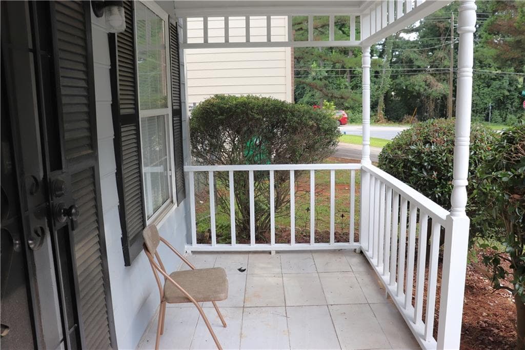3 bedroom, 3 bathroom, 2,004 sq ft single family residence for sale at 419 Thomas Jefferson Drive, Stone Mountain, GA 30083 — photo 5