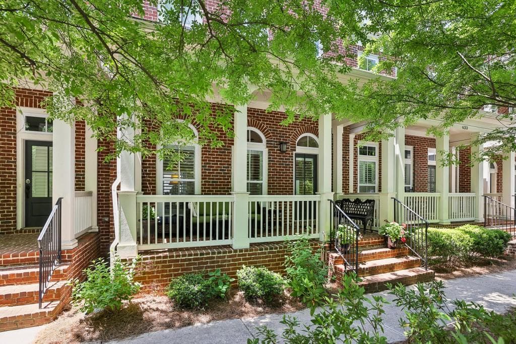4 bedroom, 4 bathroom, 2,500 sq ft townhouse under contract at 631 Brennan Drive, Decatur, GA 30033 — photo 2
