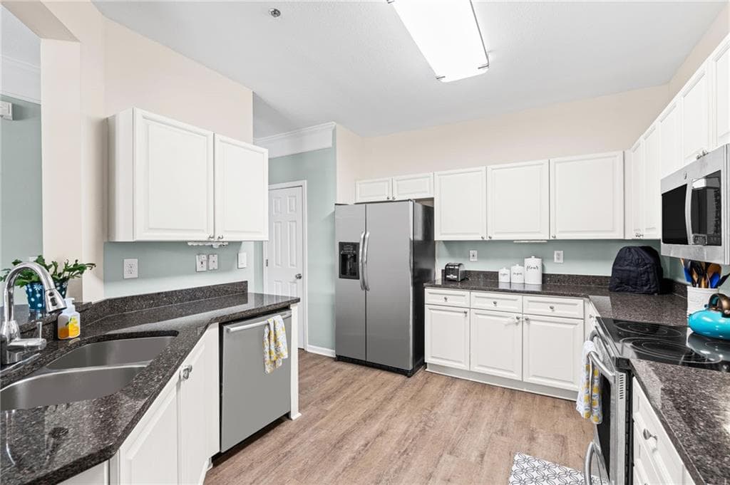 3 bedroom, 3 bathroom, 2,006 sq ft condominium for sale at 111 Edinburgh Court, Alpharetta, GA 30004 — photo 7