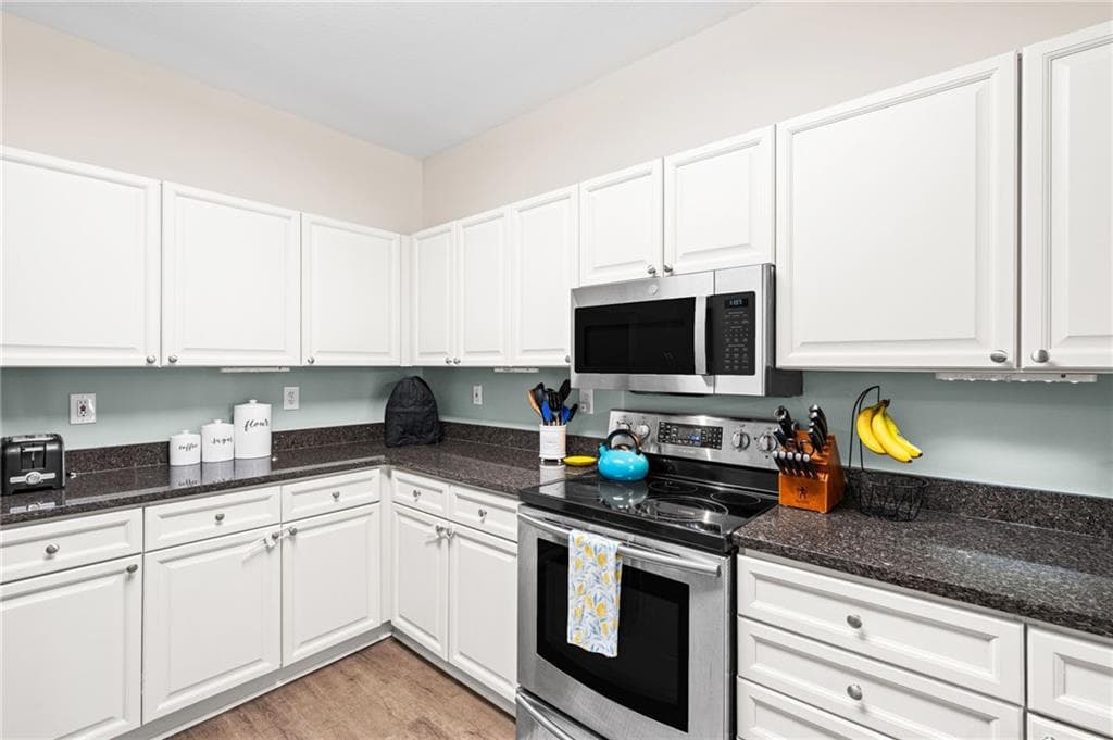 3 bedroom, 3 bathroom, 2,006 sq ft condominium for sale at 111 Edinburgh Court, Alpharetta, GA 30004 — photo 10
