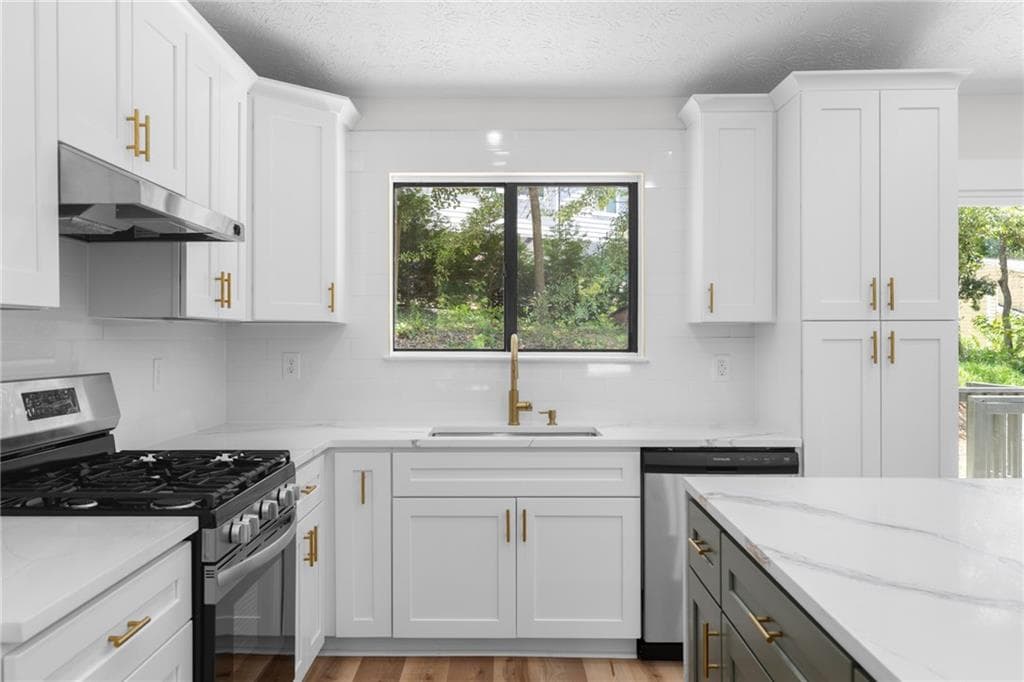 3 bedroom, 2 bathroom, 1,450 sq ft single family residence for sale at 847 Half Moon Hollow, Lilburn, GA 30047 — photo 3