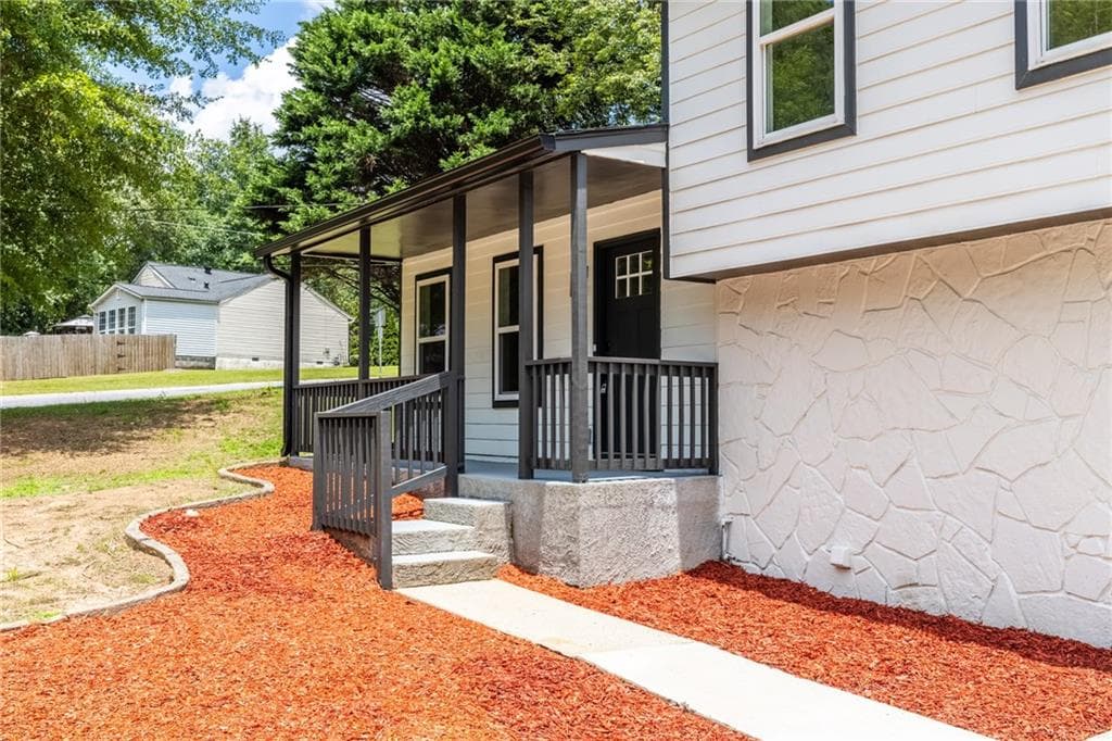 3 bedroom, 2 bathroom, 1,450 sq ft single family residence for sale at 847 Half Moon Hollow, Lilburn, GA 30047 — photo 7
