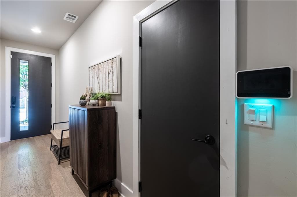 3 bedroom, 3 bathroom, 1,664 sq ft townhouse for sale at 685 Vidalia Lane, Atlanta, GA 30318 — photo 3