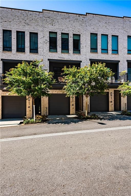 3 bedroom, 3 bathroom, 1,664 sq ft townhouse for sale at 685 Vidalia Lane, Atlanta, GA 30318