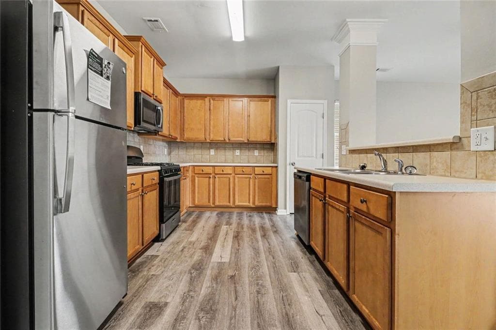3 bedroom, 3 bathroom, 2,236 sq ft single family residence for sale at 7770 Fabled Point, Union City, GA 30291 — photo 7