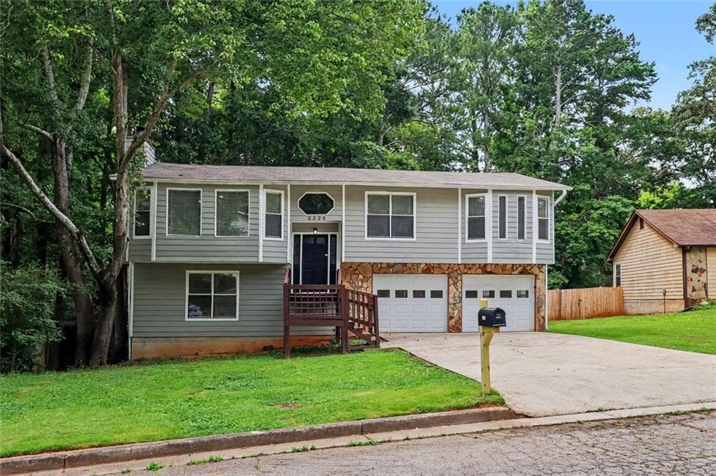 3 bedroom, 2 bathroom, 1,858 sq ft single family residence for sale at 2224 Hightrail Court, Lithonia, GA 30058 — photo 2