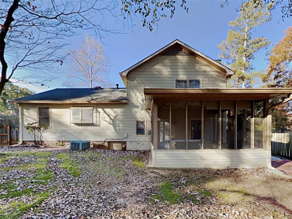 3 bedroom, 3 bathroom, 1,996 sq ft single family residence under contract at 2537 Kings Pistol Court, Grayson, GA 30017 — photo 3