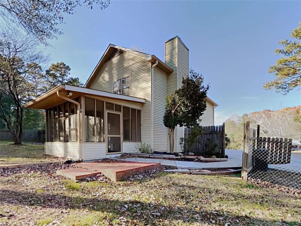 3 bedroom, 3 bathroom, 1,996 sq ft single family residence under contract at 2537 Kings Pistol Court, Grayson, GA 30017 — photo 4