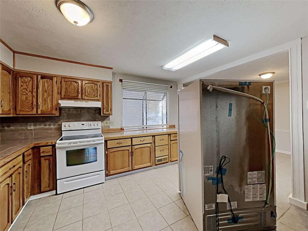 3 bedroom, 3 bathroom, 1,996 sq ft single family residence under contract at 2537 Kings Pistol Court, Grayson, GA 30017 — photo 10