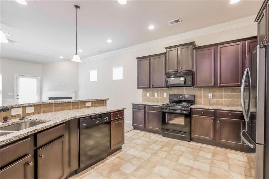 3 bedroom, 2 bathroom, 1,746 sq ft single family residence for sale at 3752 SW Ridge Bluff Overlook Street, Gainesville, GA 30507 — photo 9